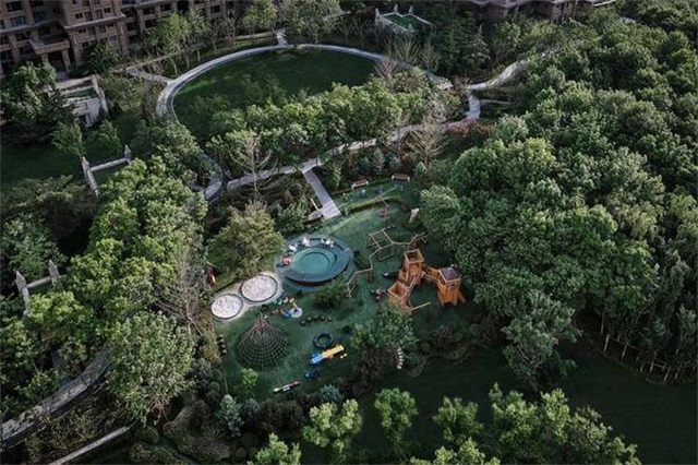 ec2b8973-0226-4442-82e4-db844420cc91