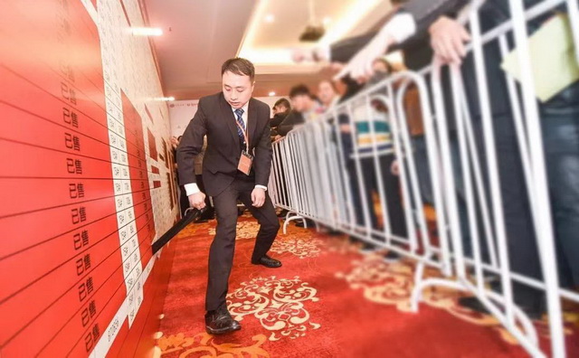 06f0d4cc-36b0-4446-ab64-1f47c23faa26