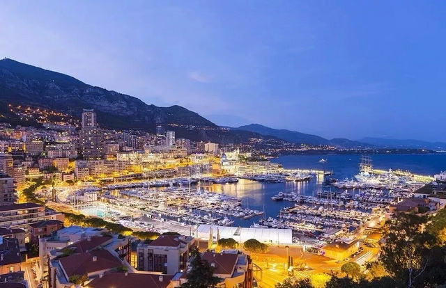 b12b3588-3d25-41f4-bbac-88b73e4ec03e