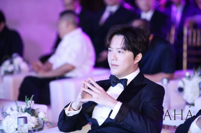 f2c8f088-f8a2-4c69-89be-fa39ee057a84