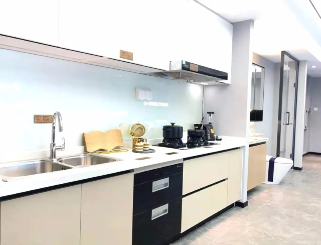 e48e2825-45fd-4c76-978f-c6ba2e45a3c9