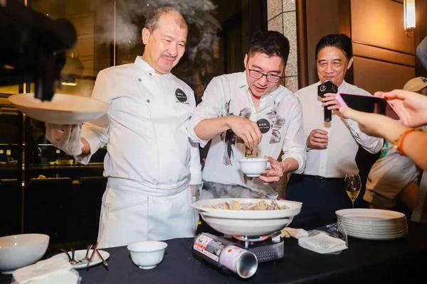 6376930782035328706263456