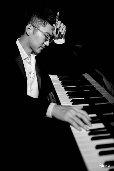 6376930782549970304360318