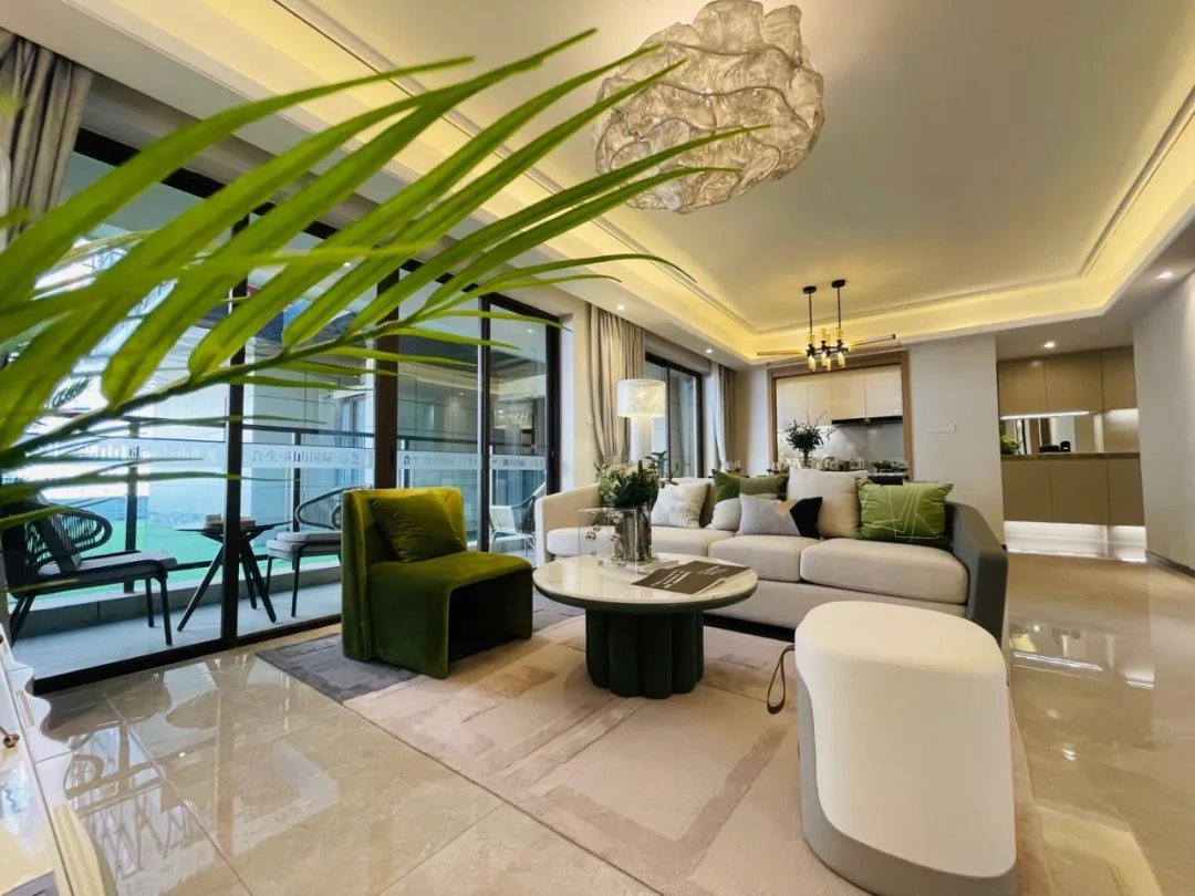 6376939469257969789011895