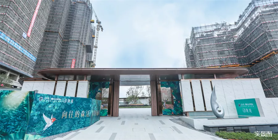 6377222807399924078784272