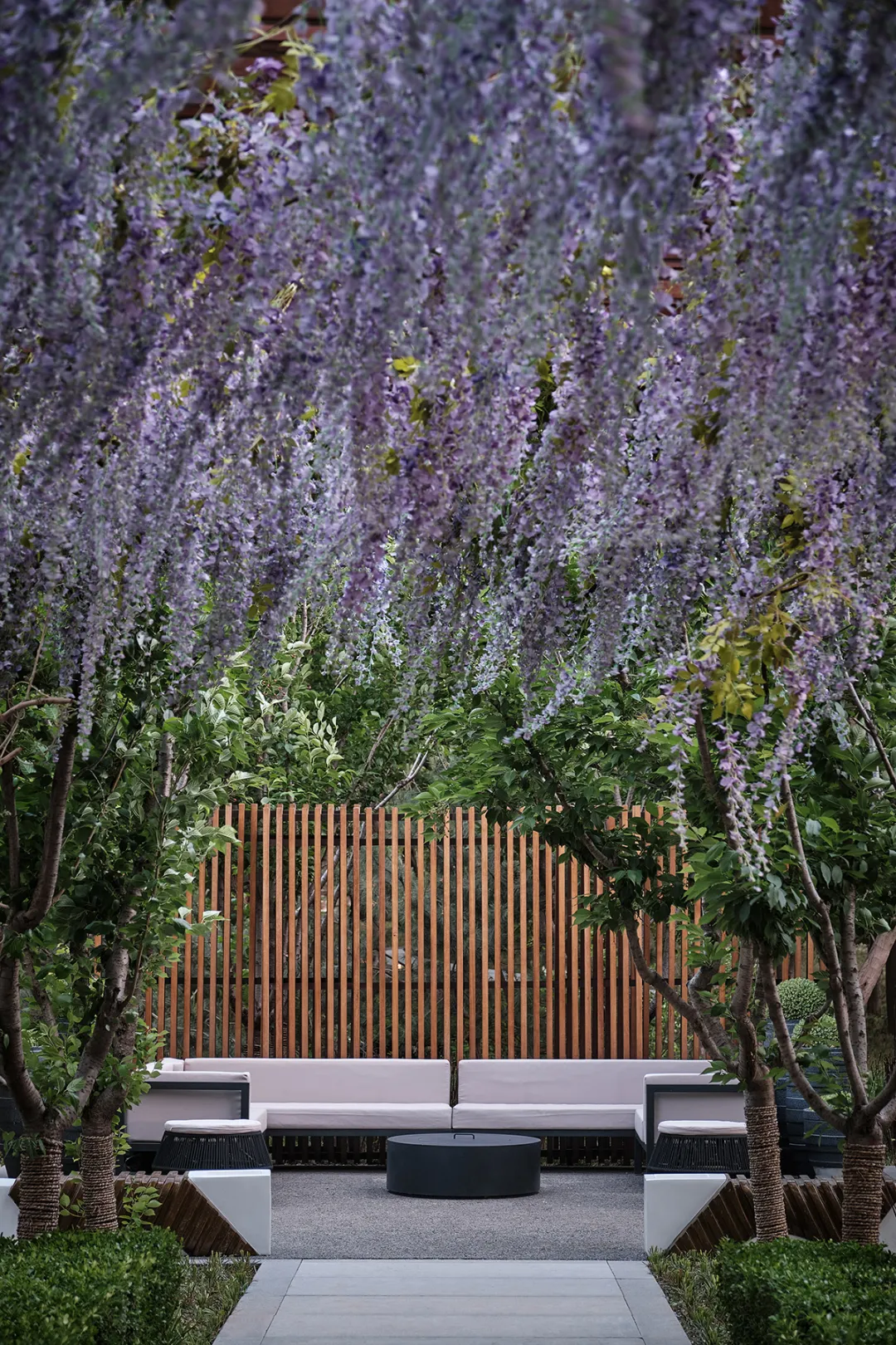 6377448563589392679137403