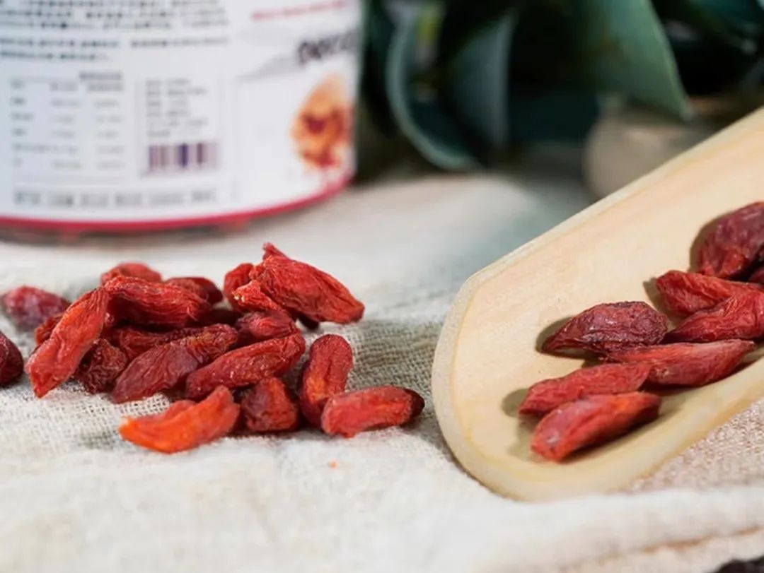 6379012893702377778448225